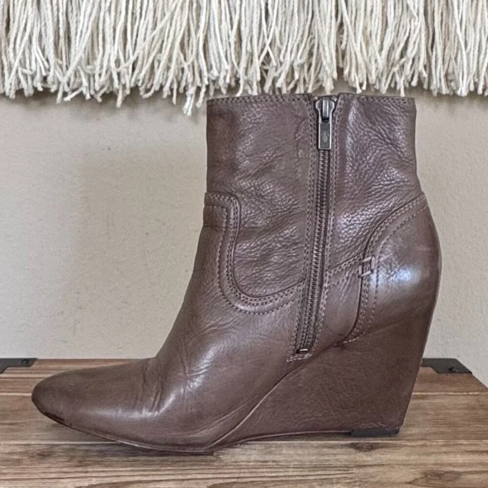 Frye Reina Taupe Gray Genuine Leather Covered Wedge Heel Short Ankle Boot Size 9